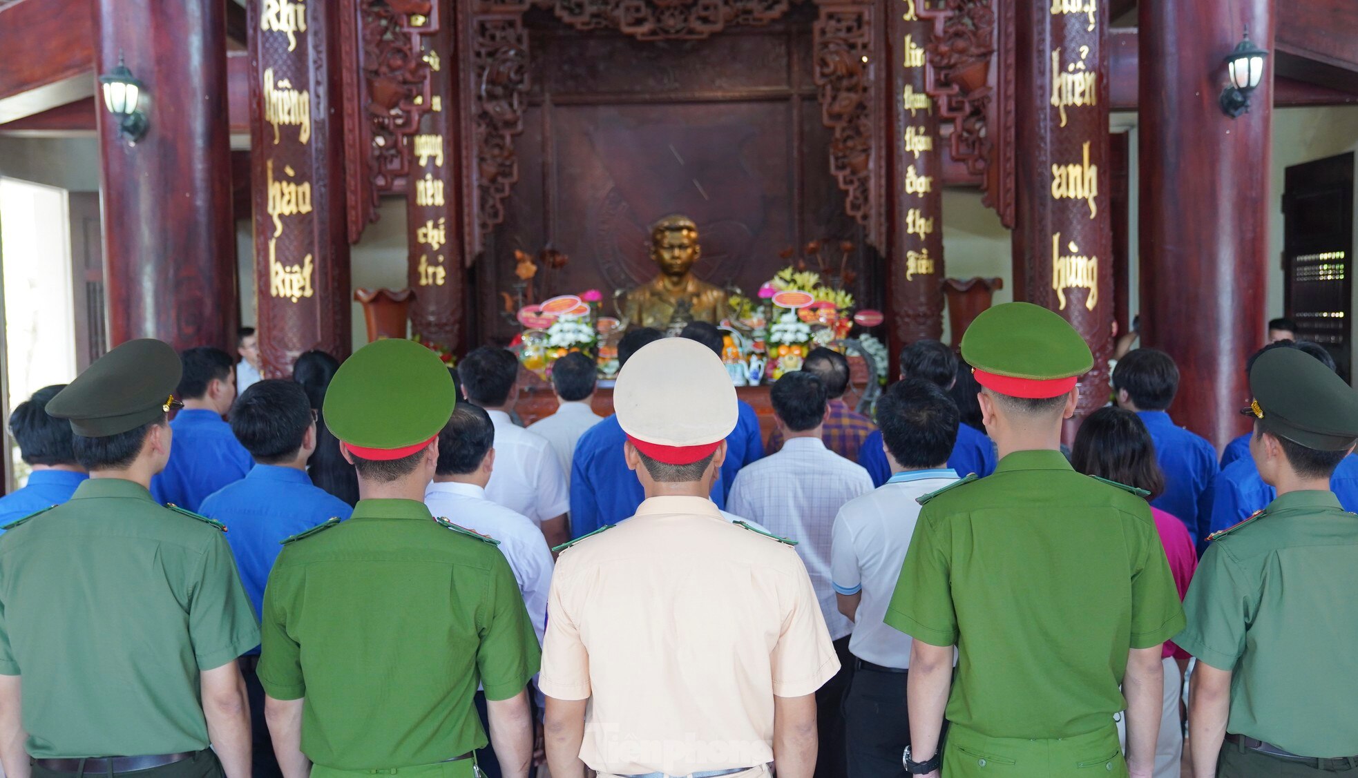 Anh Bùi Quang Huy dâng hương tại 'địa chỉ đỏ' ở Hà Tĩnh và thăm thân nhân anh Lý Tự Trọng ảnh 6