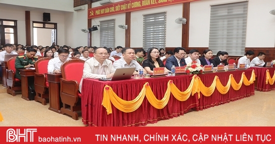 Delegates of Cam Xuyen District People's Council discuss solutions for socio-economic development