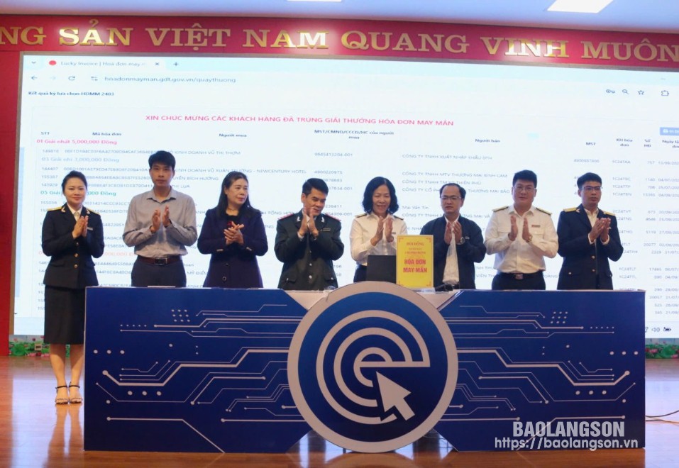 ក្រុមប្រឹក្សាភិបាលបានចុចប៊ូតុងដើម្បីជ្រើសរើស
