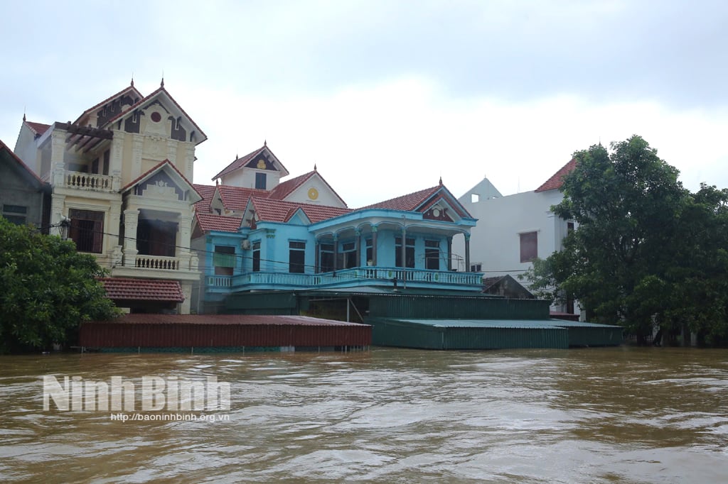 Nouvelles d'urgence sur les inondations sur les rivières Day et Hoang Long