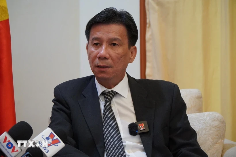 El embajador de Vietnam en la República de Indonesia, Ta Van Thong, concede una entrevista a la prensa de VNA. (Foto: Dao Trang/VNA)