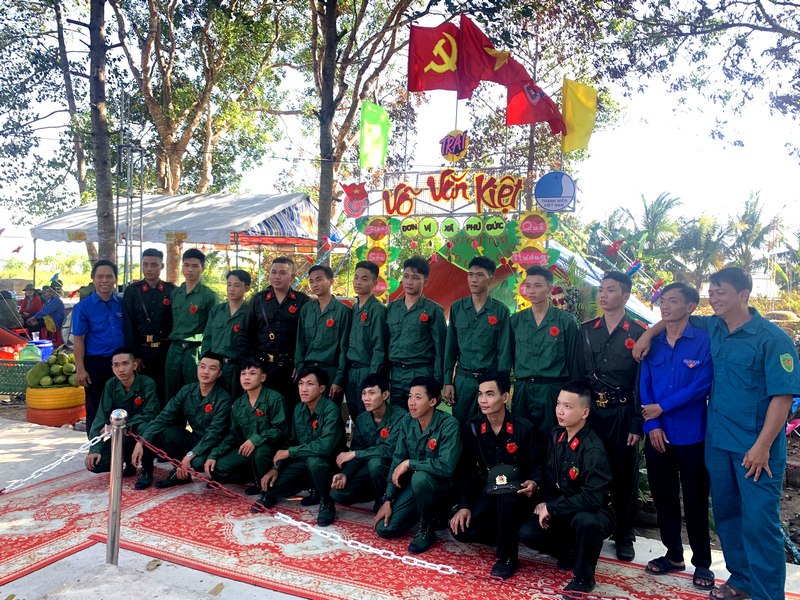 Campamento militar en el distrito de Long Ho.