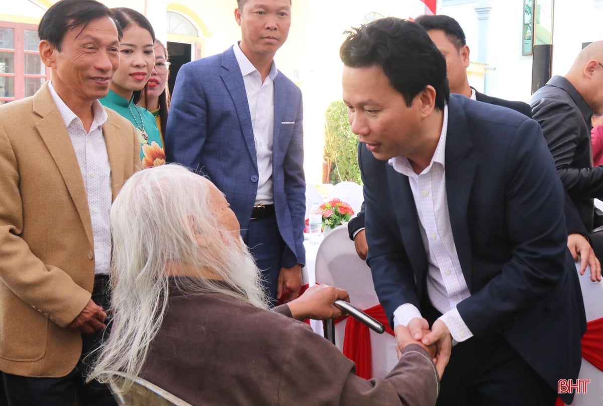 Minister für natürliche Ressourcen und Umwelt nimmt am großen Solidaritätsfestival in Ha Tinh teil