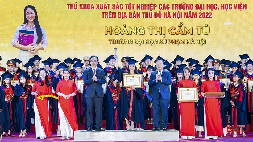 Đạt thủ khoa đầu ra, cô gái quê Hà Tĩnh giành học bổng du học Anh