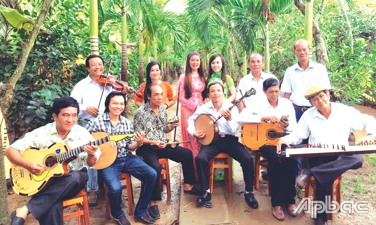 ĐCTT Club der Tien Giang Literature and Arts Association während einer Dreharbeiten.