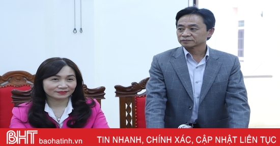 Meeting with Ha Tinh delegation attending Vietnam Trade Union Congress