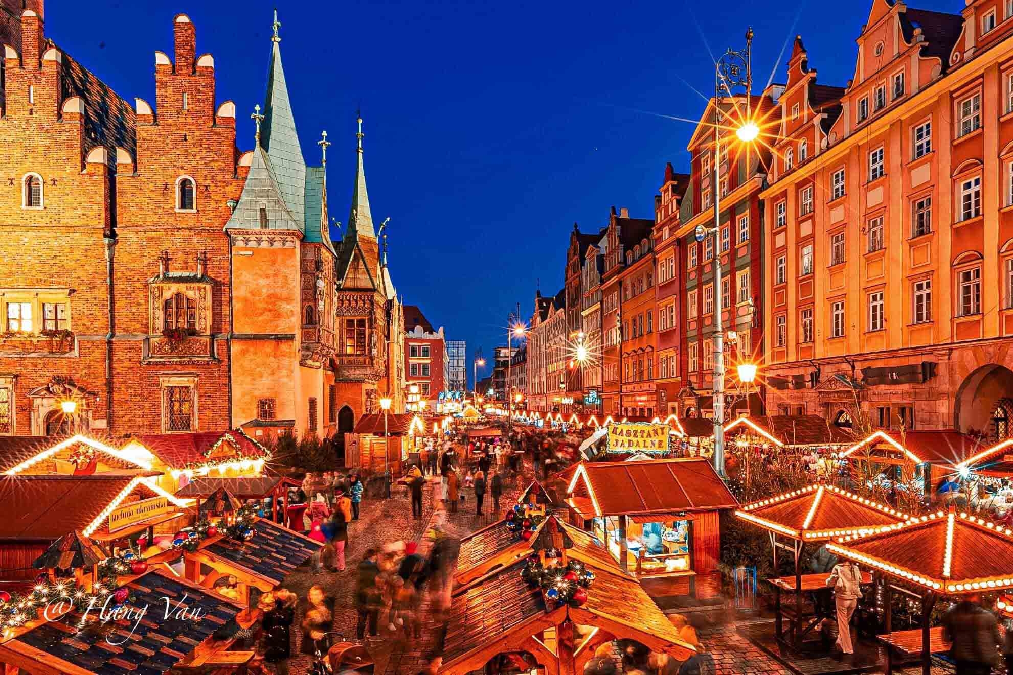 Europa begrüßt Weihnachten in leuchtenden Farben