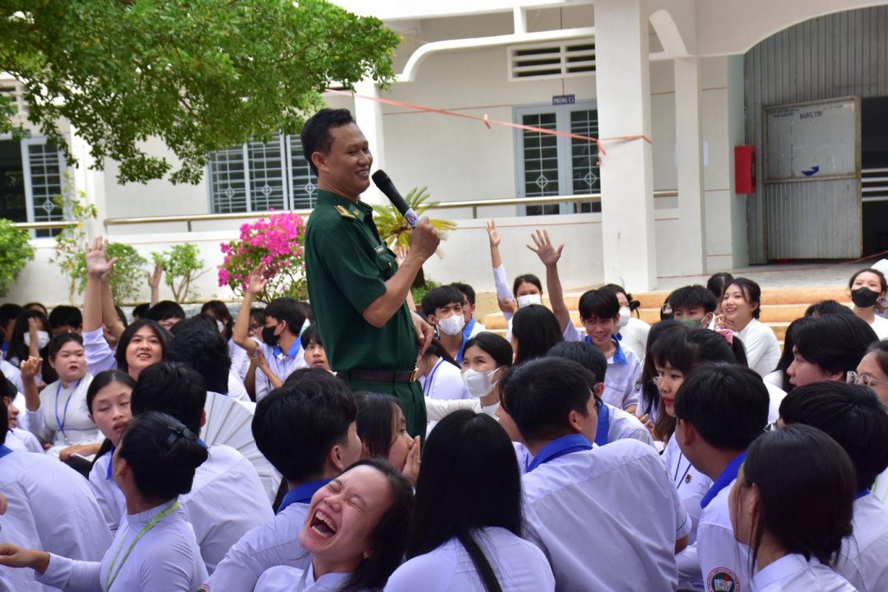 giao-luu-hoc-sinh.jpg