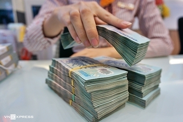 Nhiều ngân hàng đưa lãi suất tiết kiệm về dưới 6%