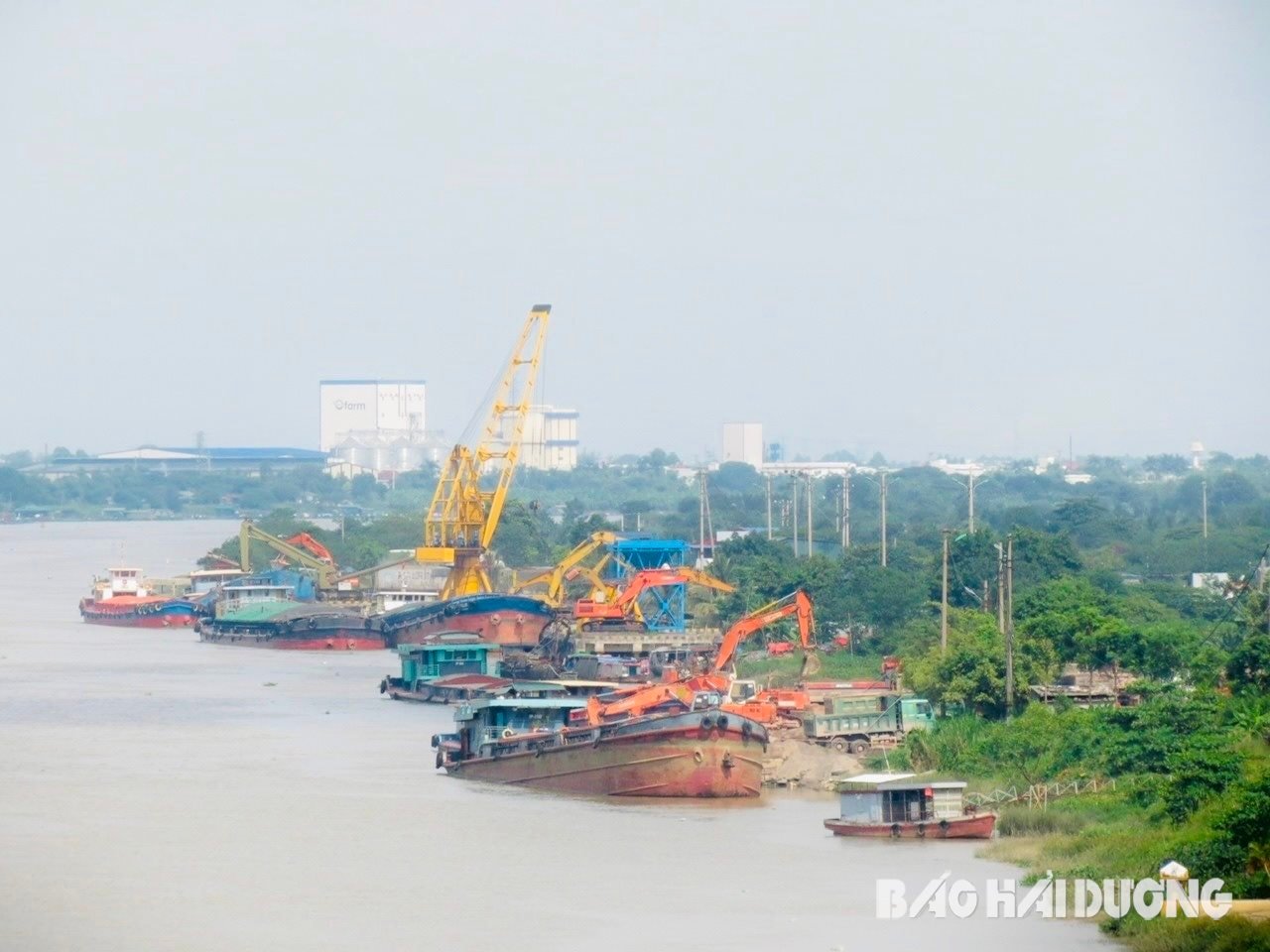 cang-thuy-noi-dia-hoang-anh.jpg
