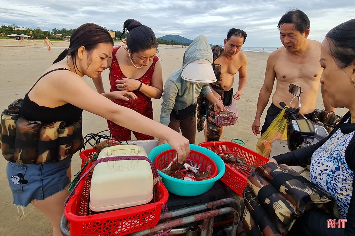 Về Thạch Hải tắm biển, đón bình minh