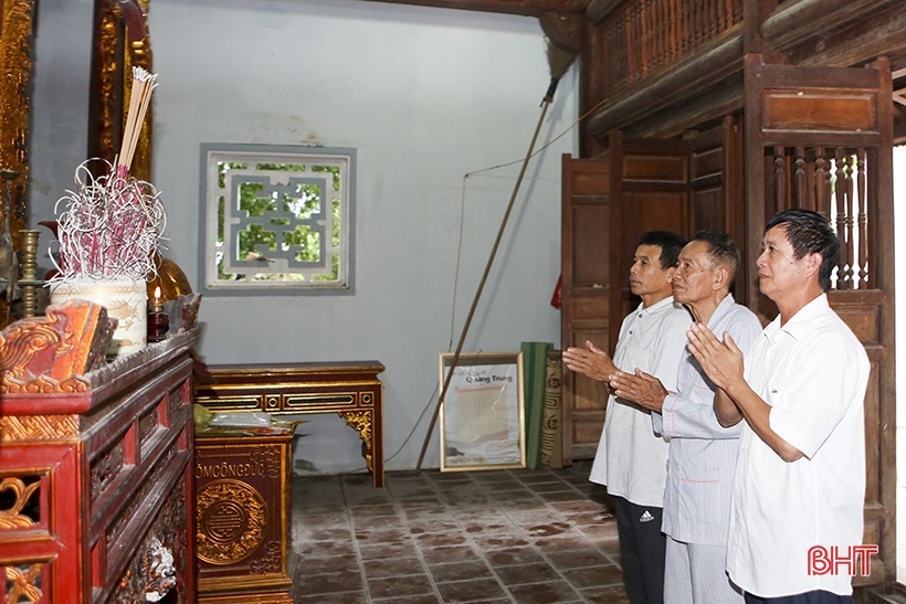 La Son Phu Tu Nguyen Thiep con el famoso Nguyen Tien Dien