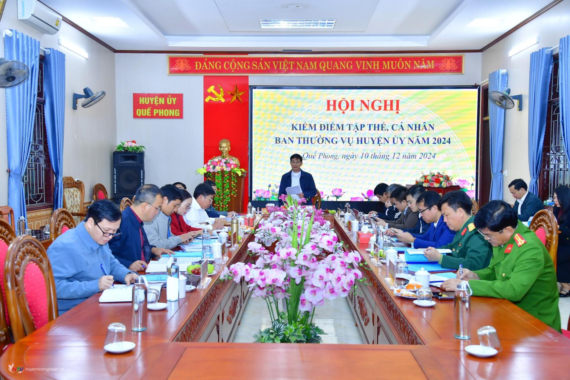 Commander of the Provincial Military Command attended the Conference to review the collective and individuals of the Standing Committee of Que Phong District Party Committee.