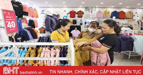 Nhiều shop thời trang ở Hà Tĩnh ế ẩm khi “mùa đông không lạnh”