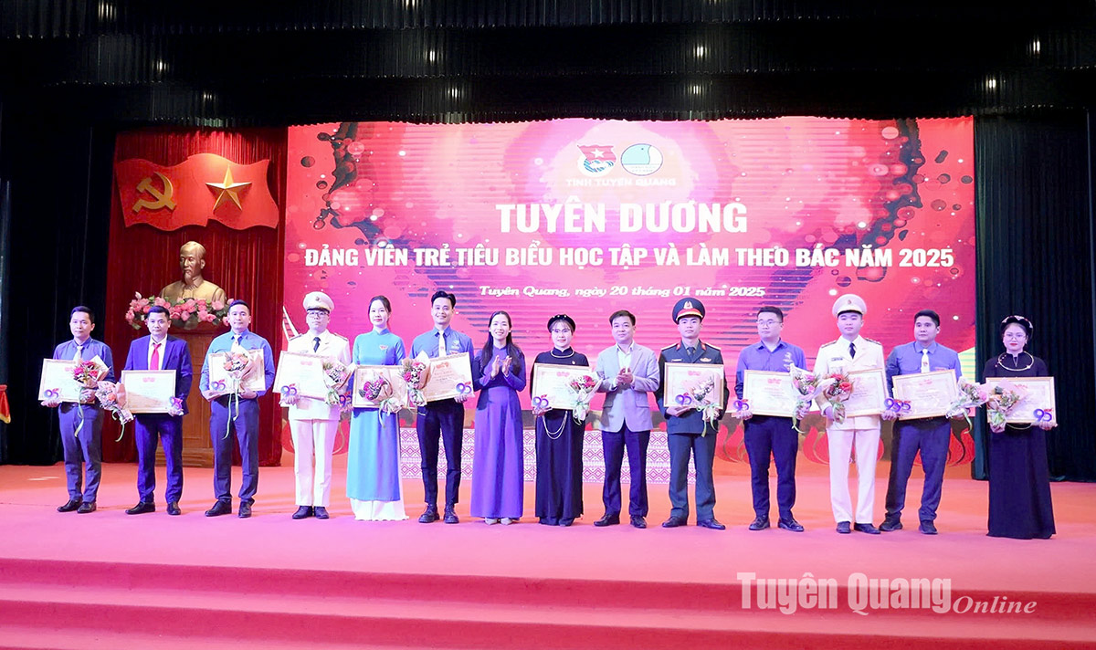 Commending 35 outstanding young party members studying and following Uncle Ho