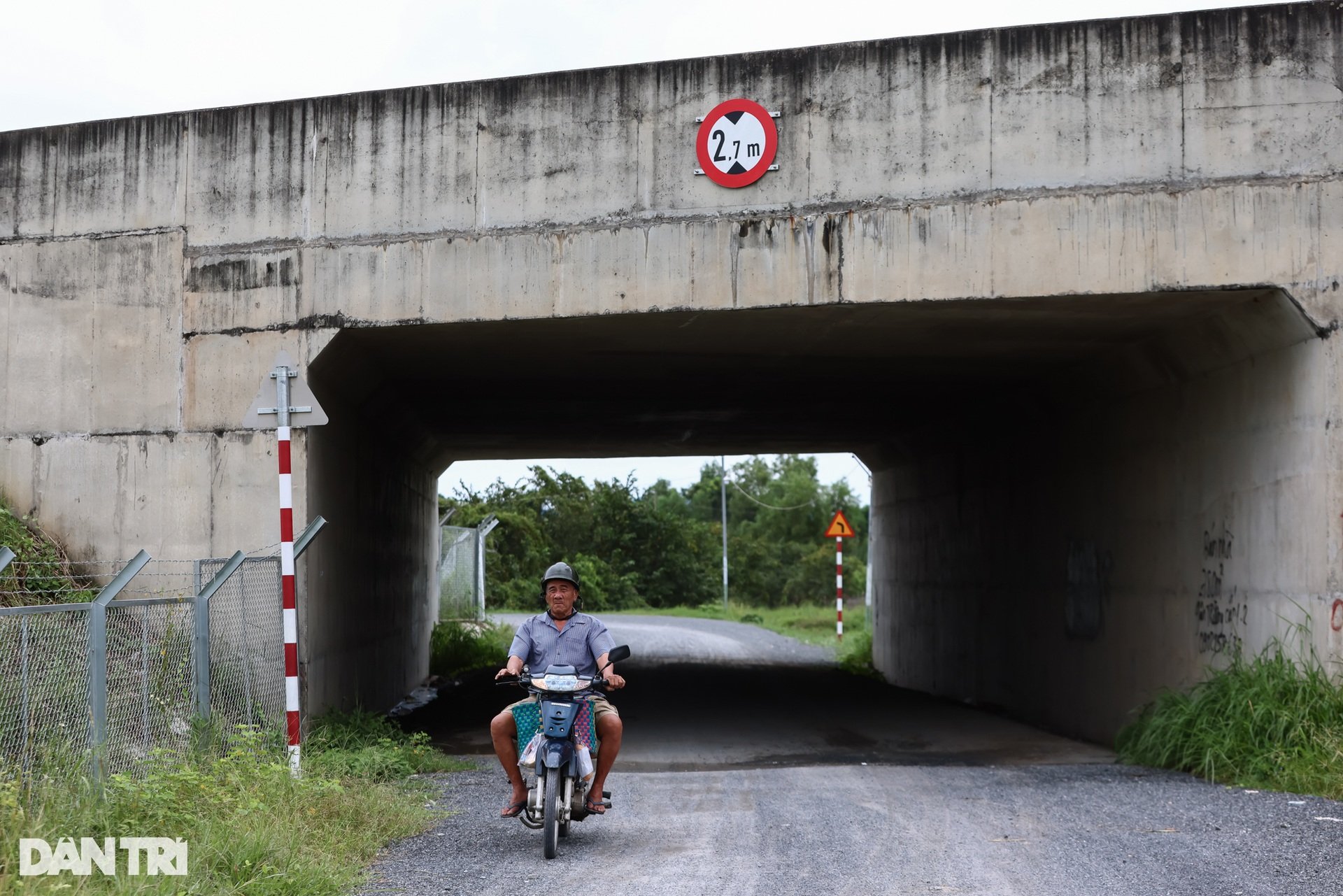 Hình hài đoạn cao tốc 3,4km qua TPHCM sắp thông xe - 10