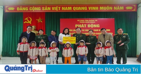 Ra quân làm công tác dân vận, tham gia xây dựng nông thôn mới tại xã Ba Nang