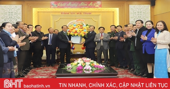 Leaders of Kham Muon province wish a happy new year to the Party Committee, government and people of Ha Tinh