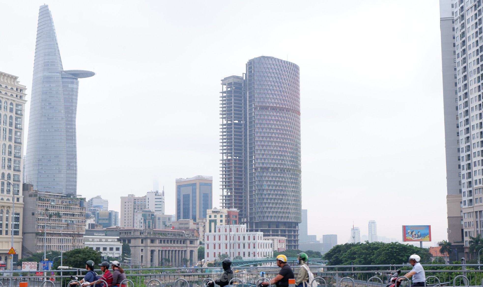 Der Himmel über Ho-Chi-Minh-Stadt ist dunstig, Feinstaub überschreitet die Standards Foto 3