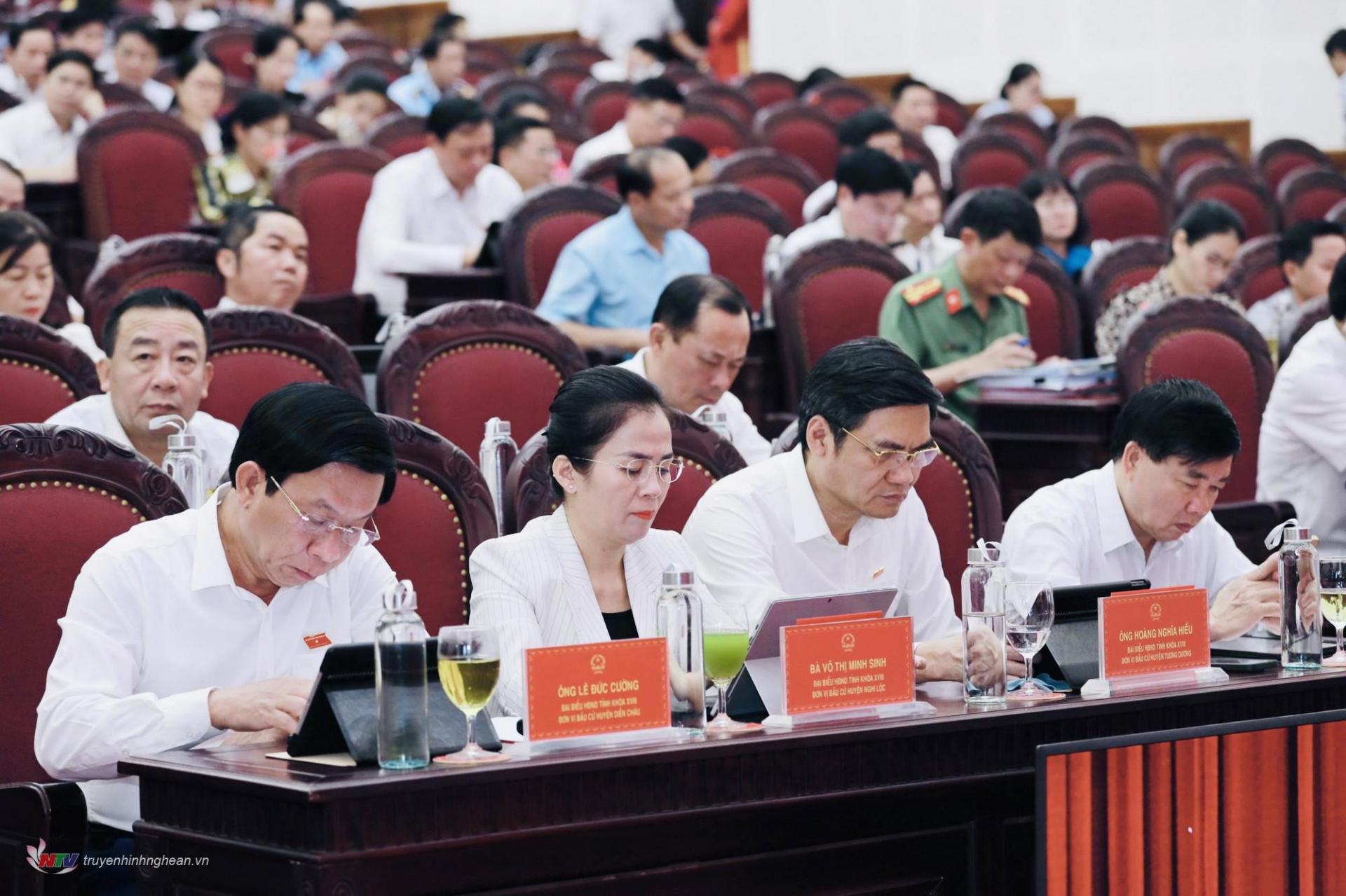 Delegates attending the discussion session.