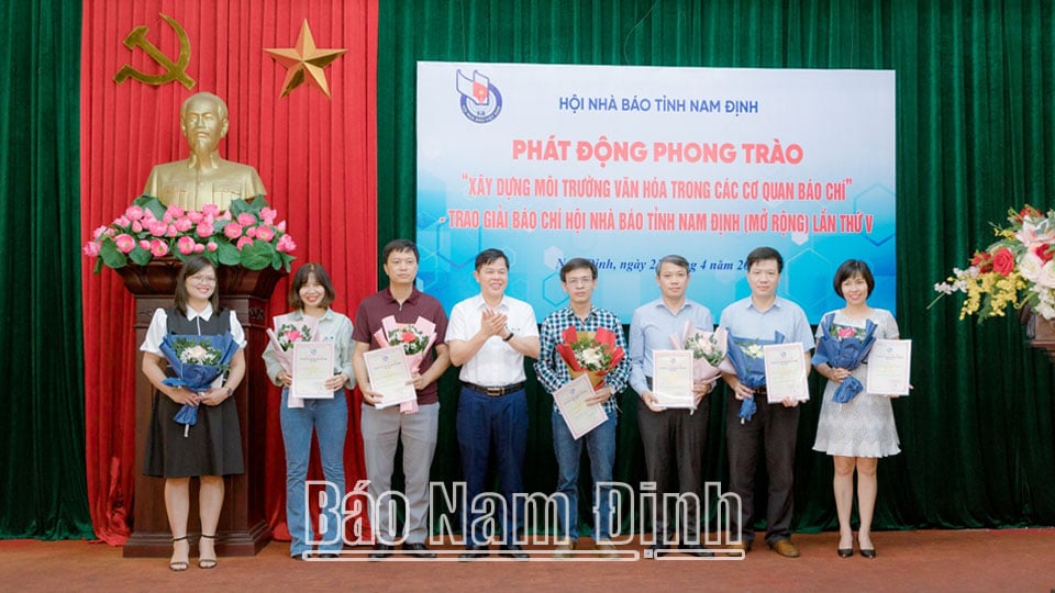 Nam Dinh Newspaper won: 1 A Prize, 1 B Prize, 3 C Prizes, 5th Nam Dinh Provincial Journalists Association Press Award