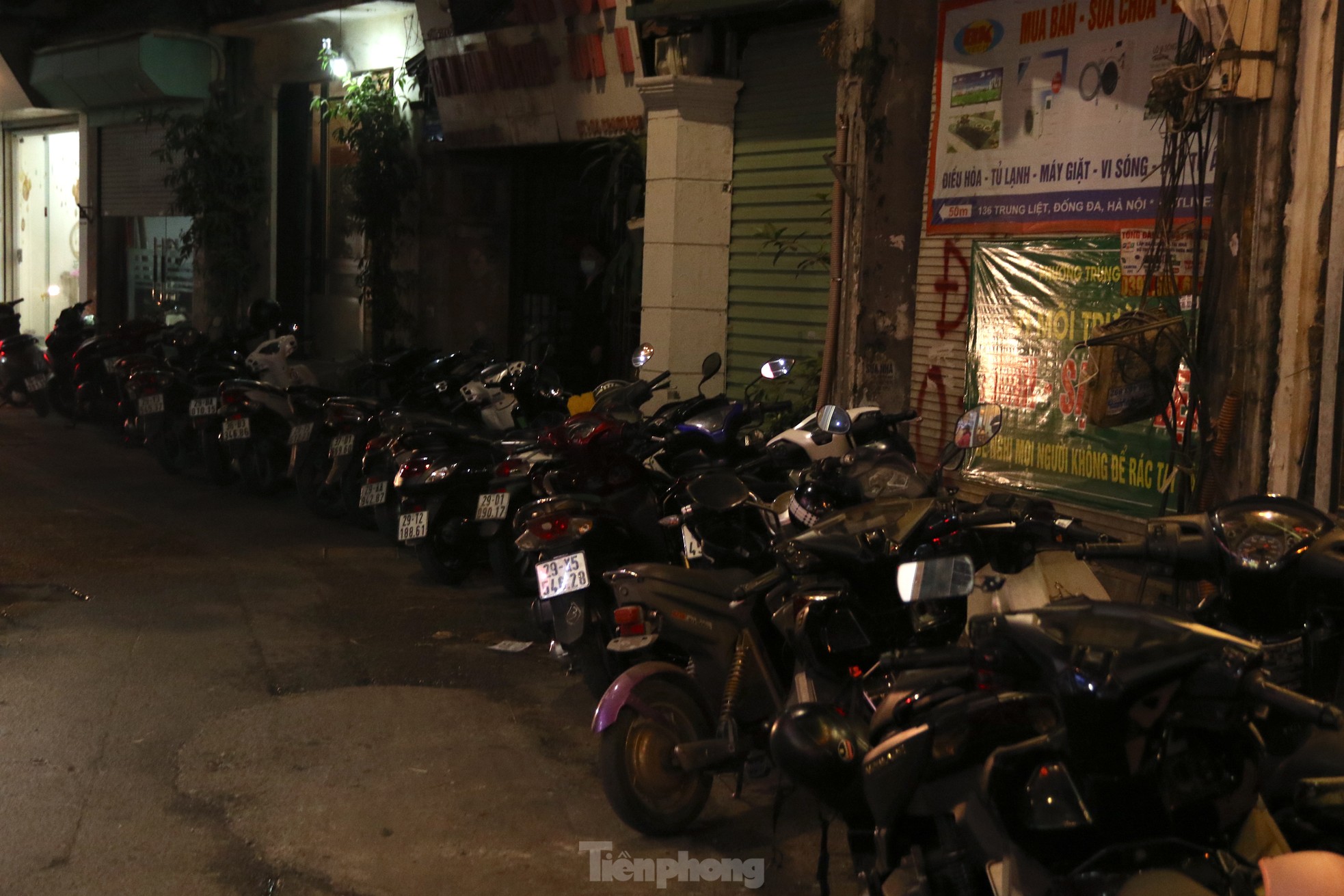 Chaos dans la rue gastronomique récemment ouverte à Hanoi, photo 8