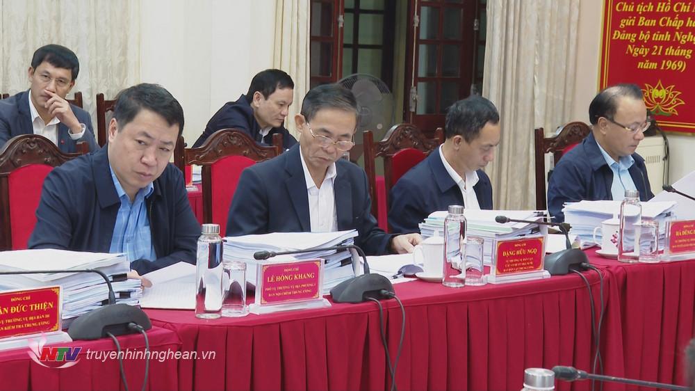 Le vice-président permanent du Conseil populaire provincial, Nguyen Nam Dinh, et les représentants des comités du Parti et du Comité central d'inspection en charge du comité provincial du Parti de Nghe An ont assisté à la réunion.