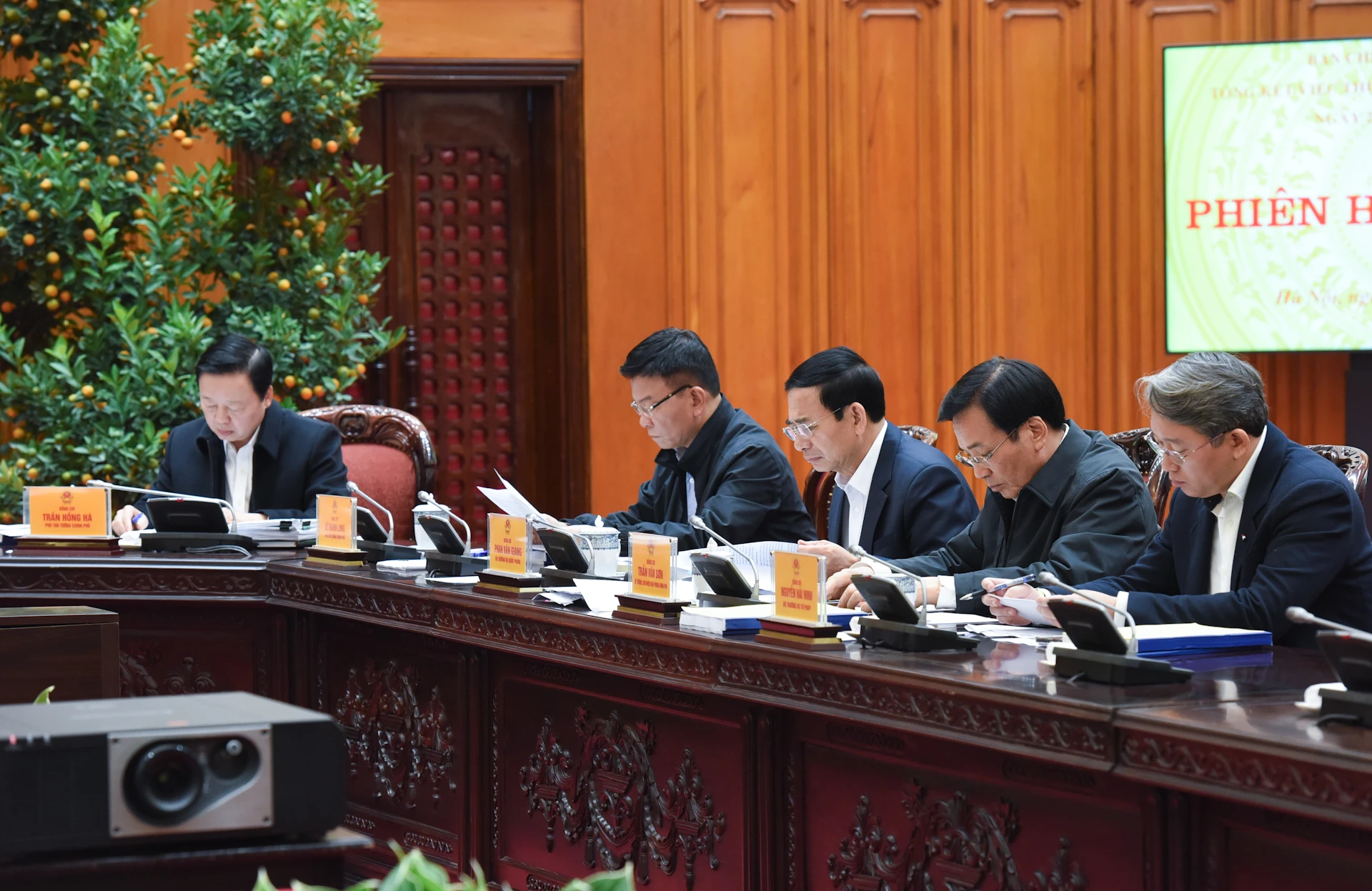 [Photo] Prime Minister Pham Minh Chinh chairs the 9th meeting of the Steering Committee on streamlining the Government apparatus photo 5