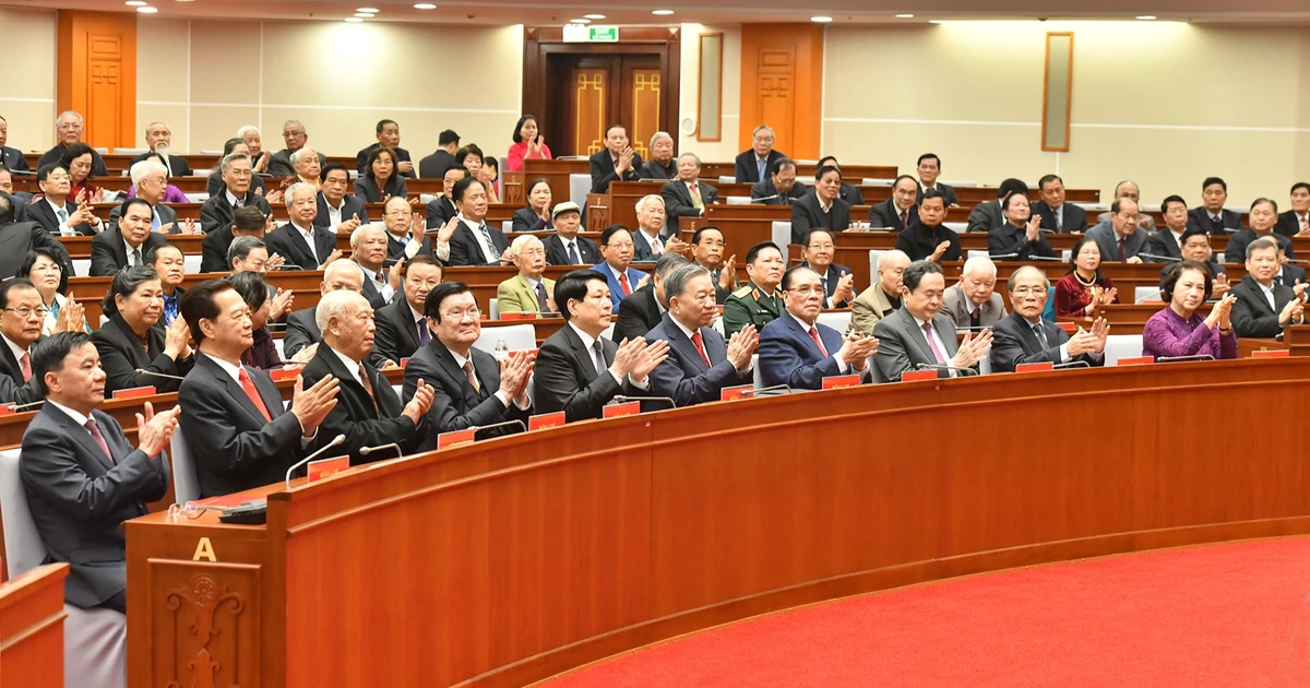 [Photo] Politburo and Secretariat meet with leaders and former leaders of the Party and State