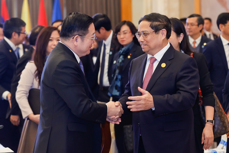 ASEAN Secretary General Kao Kim Hourn congratulated Prime Minister Pham Minh Chinh on holding the position of Chairman of the 12th CLMV Summit - Photo: VGP/Nhat Bac