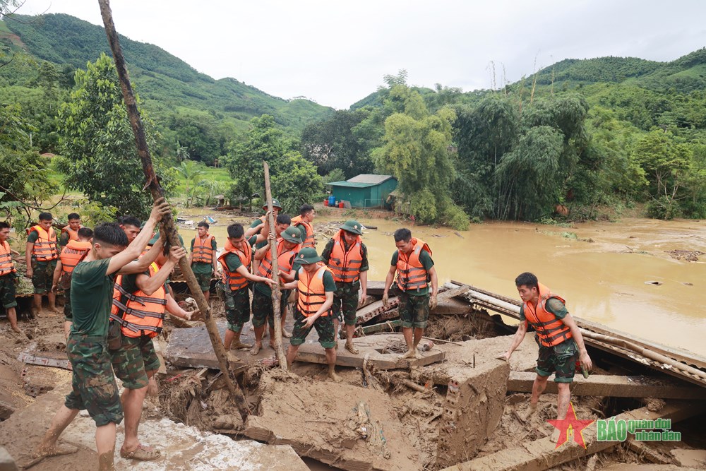 Le rôle du travail du Parti et du travail politique dans les 80 années de construction, de combat et de croissance de l'Armée populaire du Vietnam