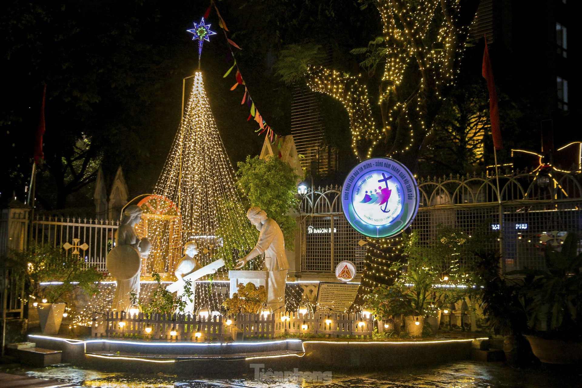 ダナンの大きな教会はクリスマスを迎えるのにとても美しいです。写真15