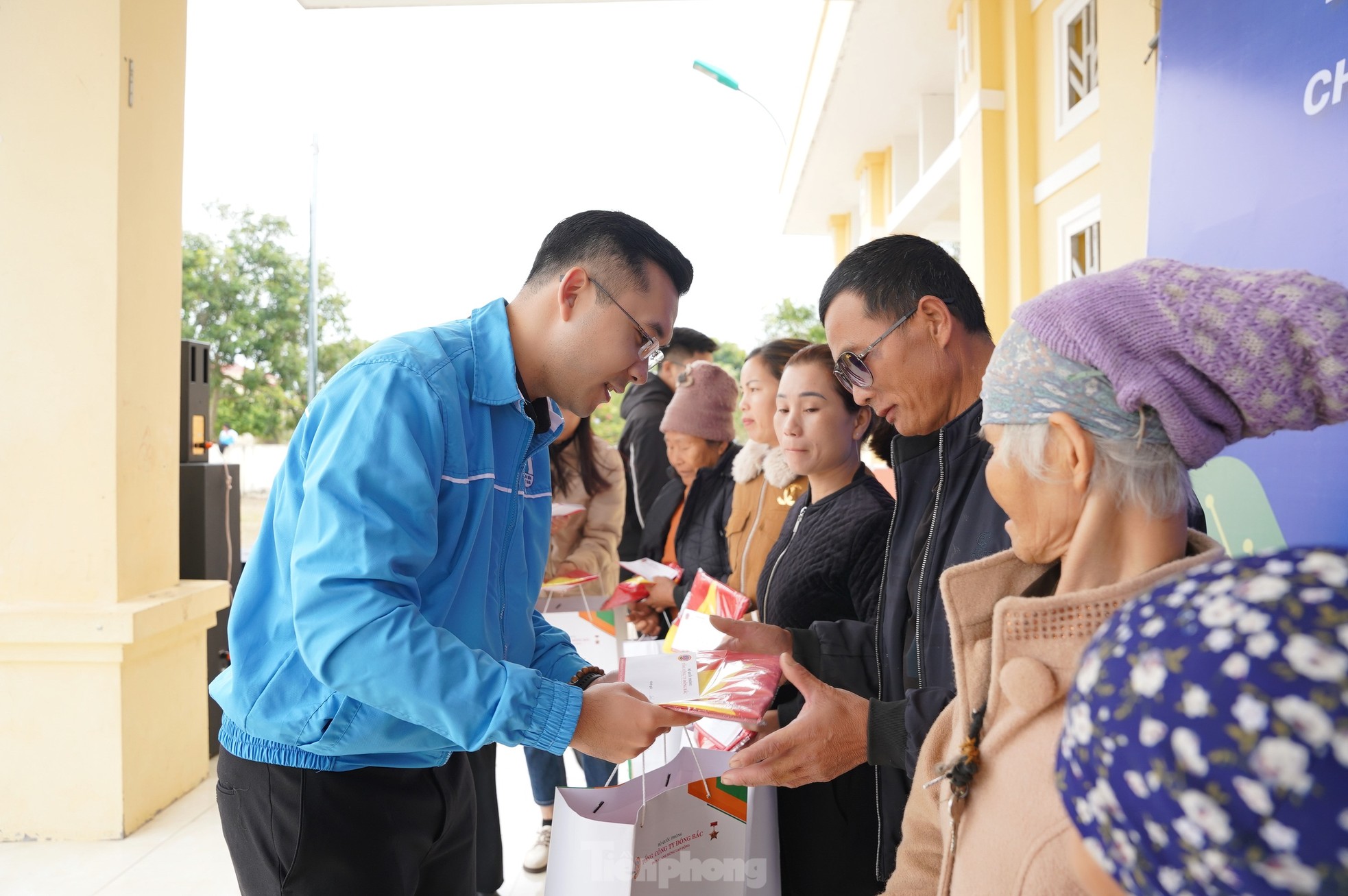 Les jeunes de Quang Ninh bénéficient de contrôles médicaux gratuits sur l'île de l'avant-poste, photo 10