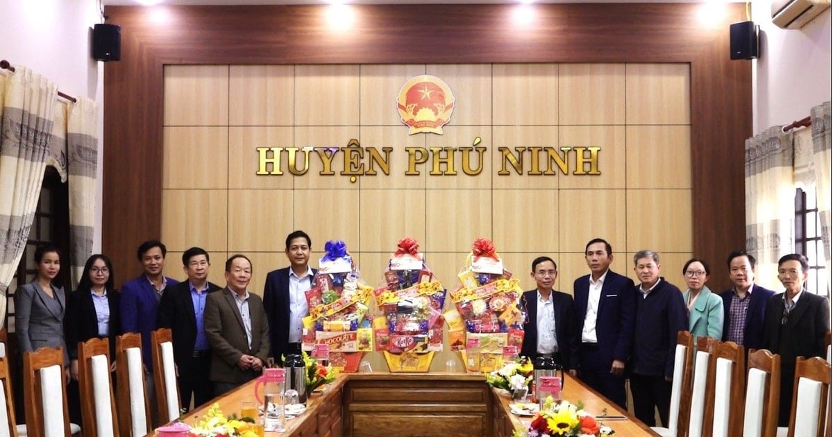 Lãnh đạo huyện Nam Giang thăm, chúc tết huyện Phú Ninh