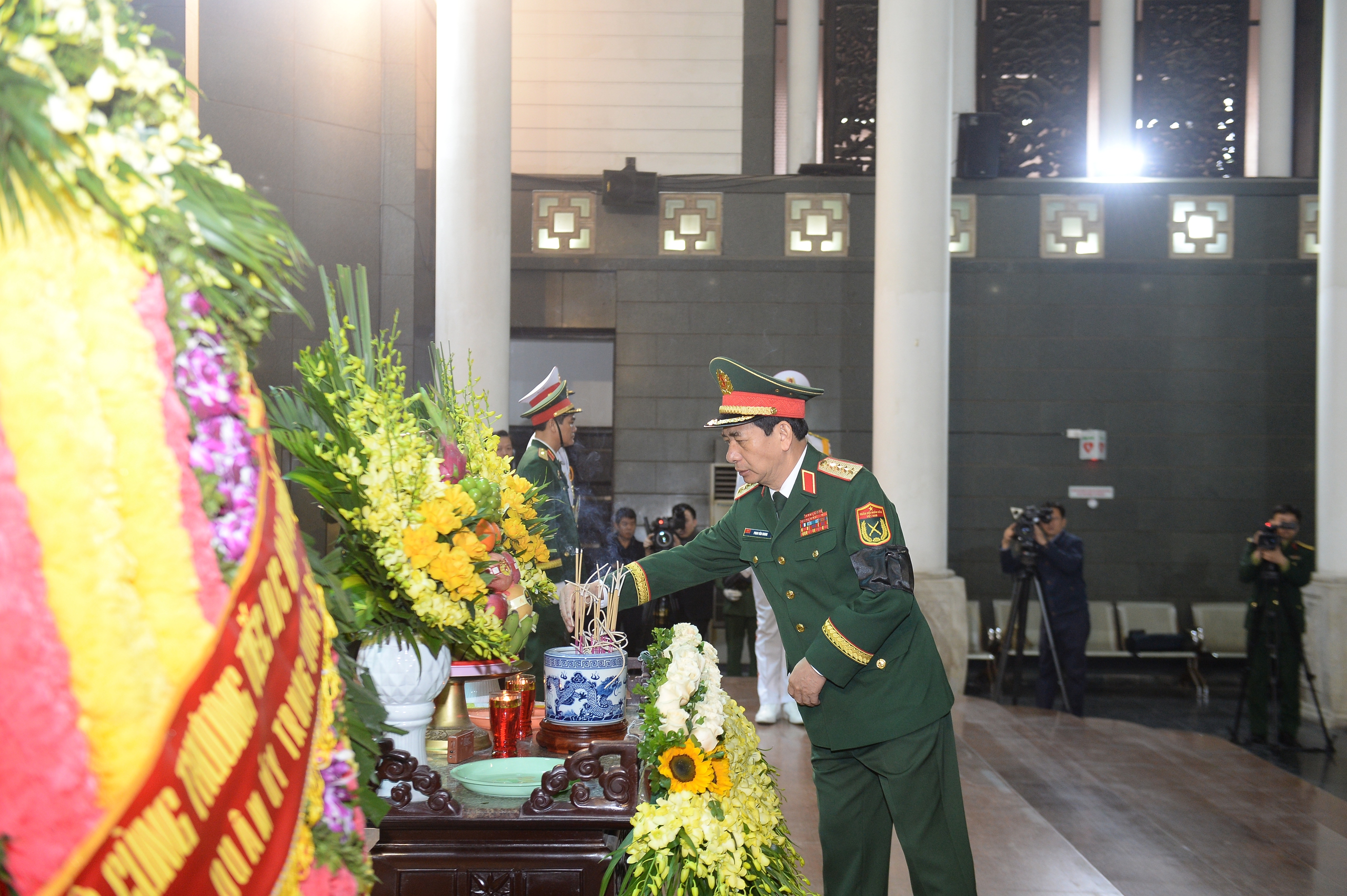 Lãnh đạo Đảng, Nhà nước viếng Đại tướng Nguyễn Quyết- Ảnh 12.