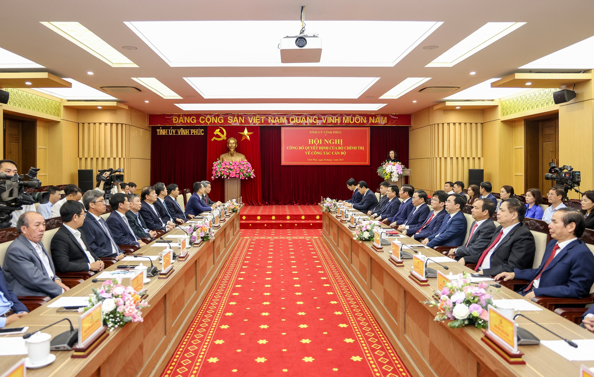 Bộ Chính trị điều động, chỉ định tân Bí thư Tỉnh ủy Vĩnh Phúc- Ảnh 2.