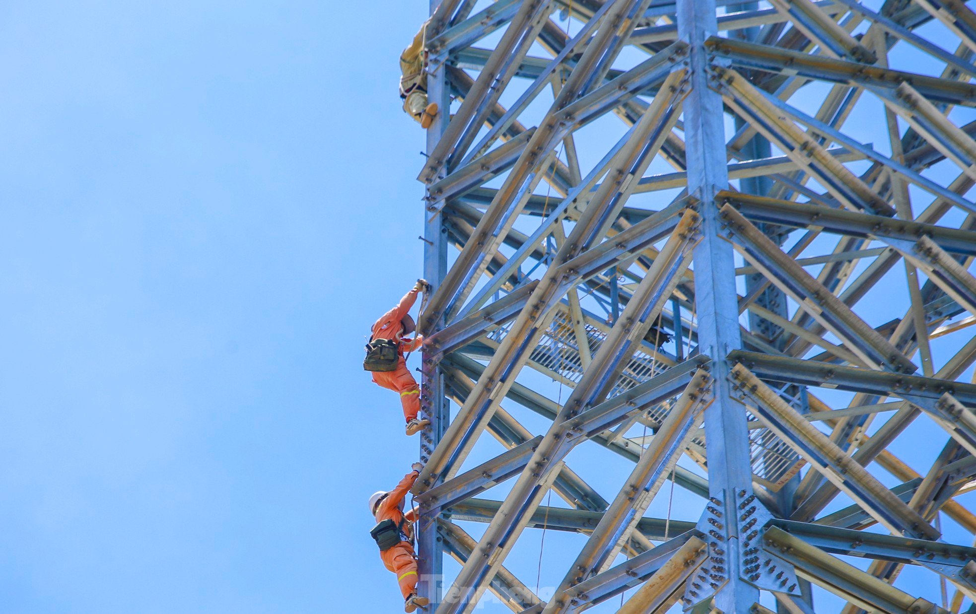 Panorama der 500-kV-Leitung 3 durch Ha Tinh vor der Ziellinie Foto 6