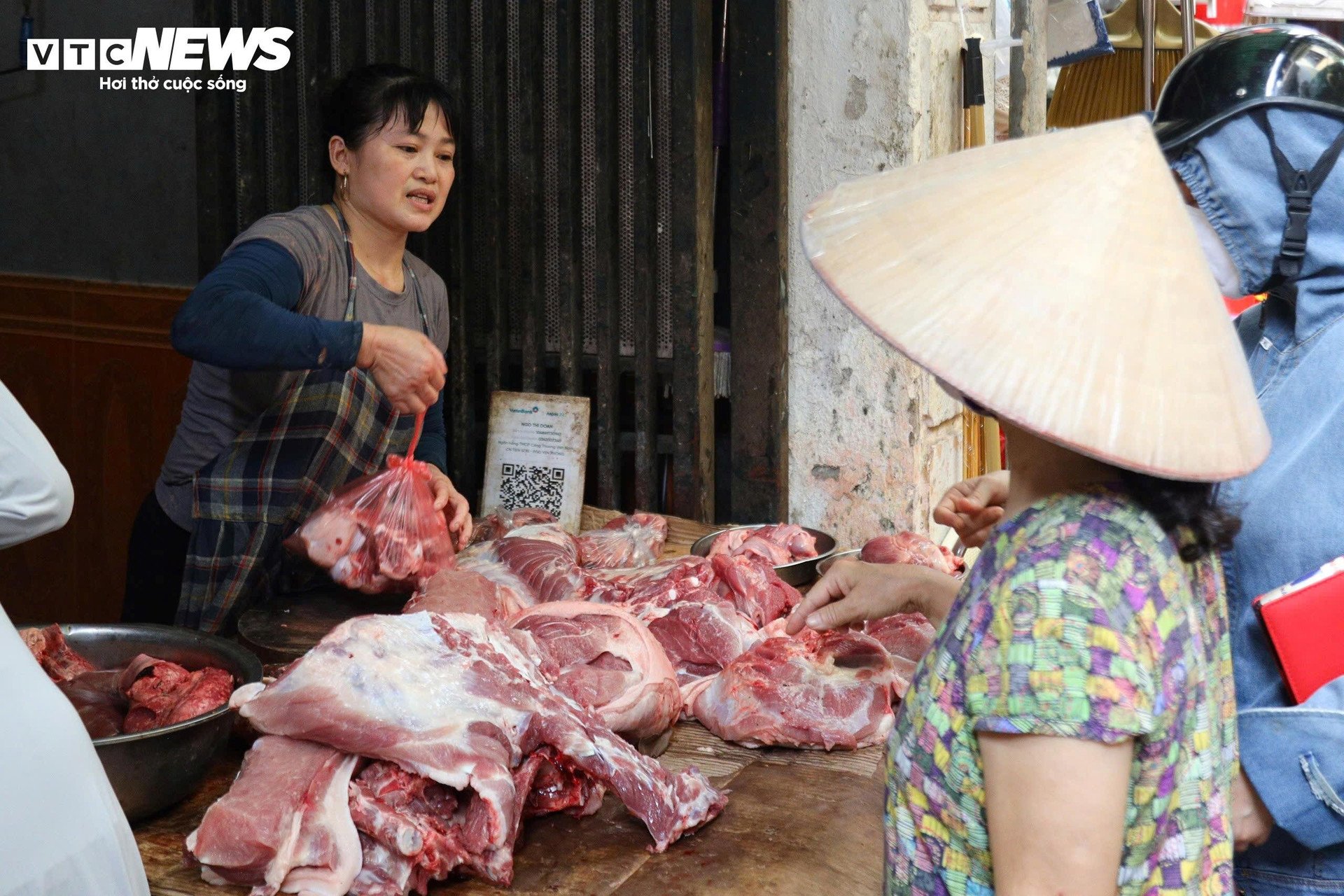 スーパー台風ヤギを前に、消費者は急いで食料を買いだめした。 （写真：ミン・ドゥック）