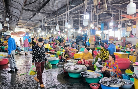 Im Bereich des Fischmarkts gibt es zahlreiche Anzeichen von Absenkungen, die ein Sicherheitsrisiko für den Handel darstellen.