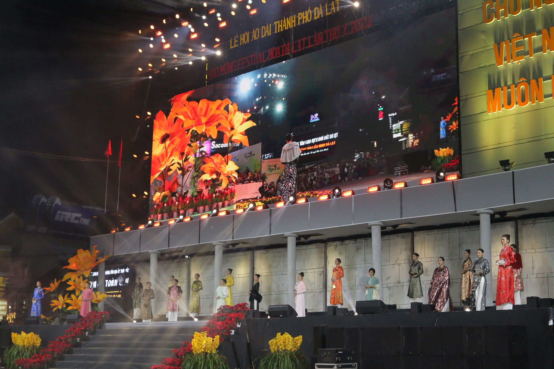 Duta Ao Dai, Ratu Kecantikan, dan Runner-up Charming Ao Dai Da Lat 2022 dan 2023 tampil di program tersebut