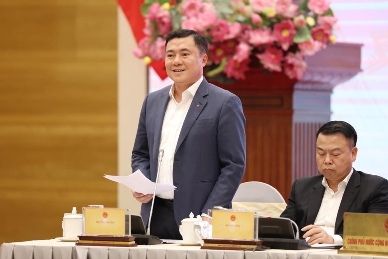 Deputy Minister of Industry and Trade Nguyen Sinh Nhat Tan informs about Ninh Thuan nuclear power project - Photo: VGP