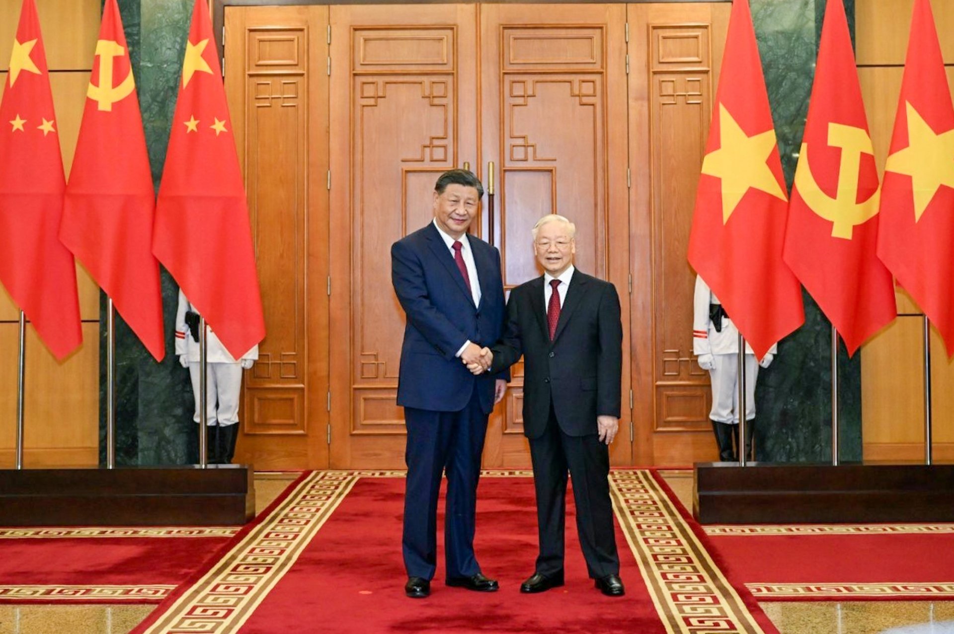 Setiausaha Agung Nguyen Phu Trong dan Setiausaha Agung serta Presiden China Xi Jinping sebelum rundingan.