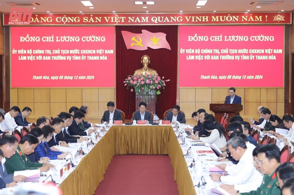 Le président Luong Cuong travaille avec le Comité permanent du Comité provincial du Parti de Thanh Hoa