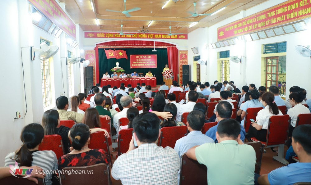 National Assembly and Provincial People's Council deputies met with voters of Tan Ky district after the 7th session of the National Assembly and the 21st session of the Provincial People's Council.