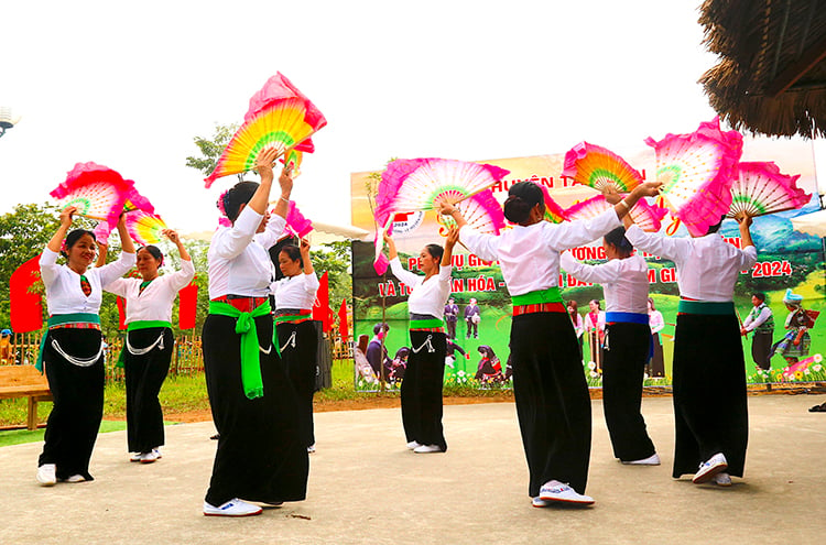 Khơi dậy phong trào văn hóa, văn nghệ quần chúng