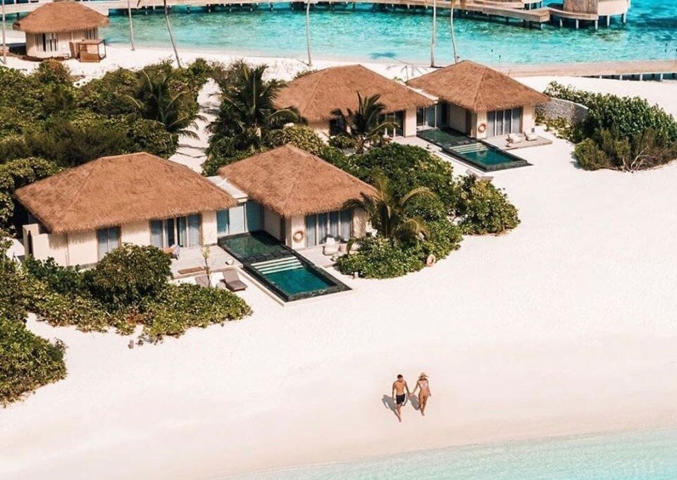 How much does it cost to travel to the Maldives?