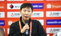 Trainer Kim Sang-sik: „Das vietnamesische Team hat gegen Thailand seine Stärke gezeigt und hätte mit 2 Toren Vorsprung gewinnen müssen.“