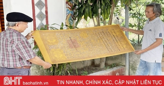 The king's treasure in a wooden box over 100 years old in Ha Tinh