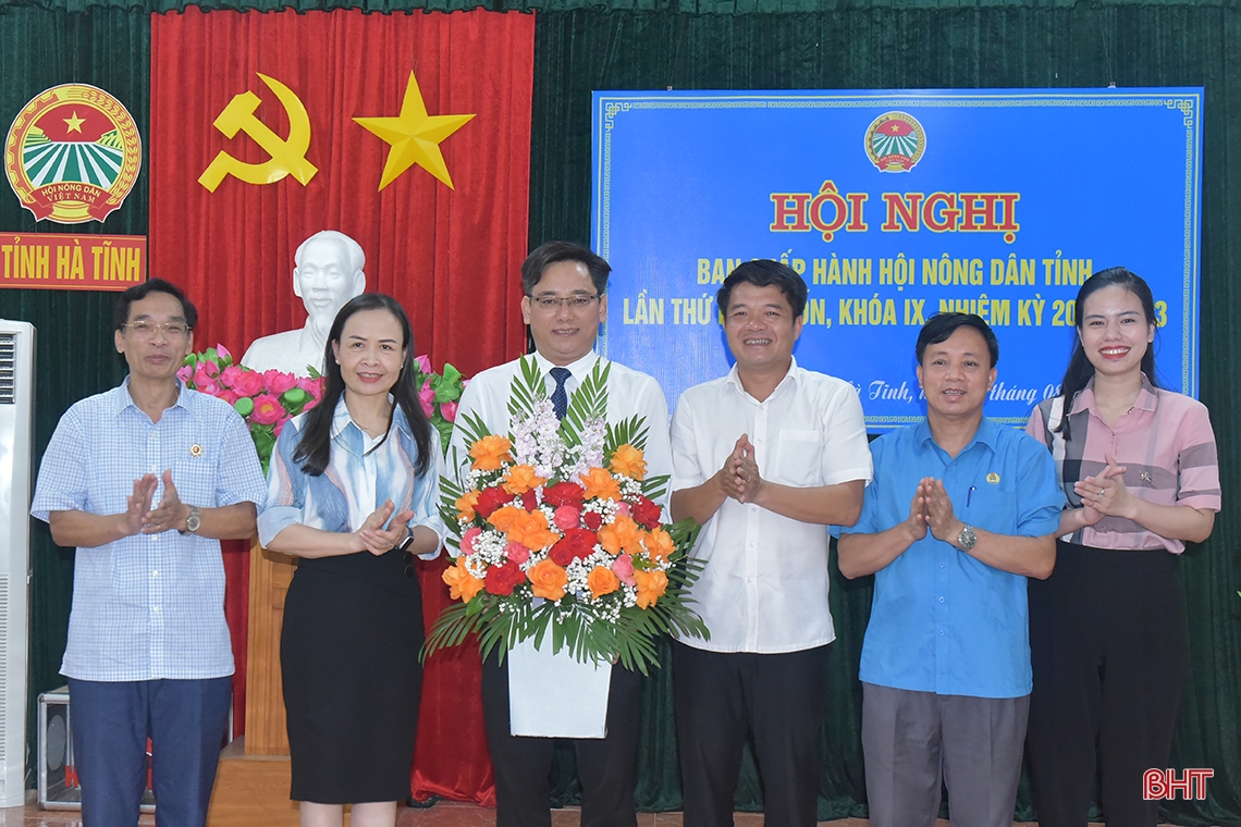 Mr. Ngo Van Huynh was elected Chairman of Ha Tinh Farmers' Association.