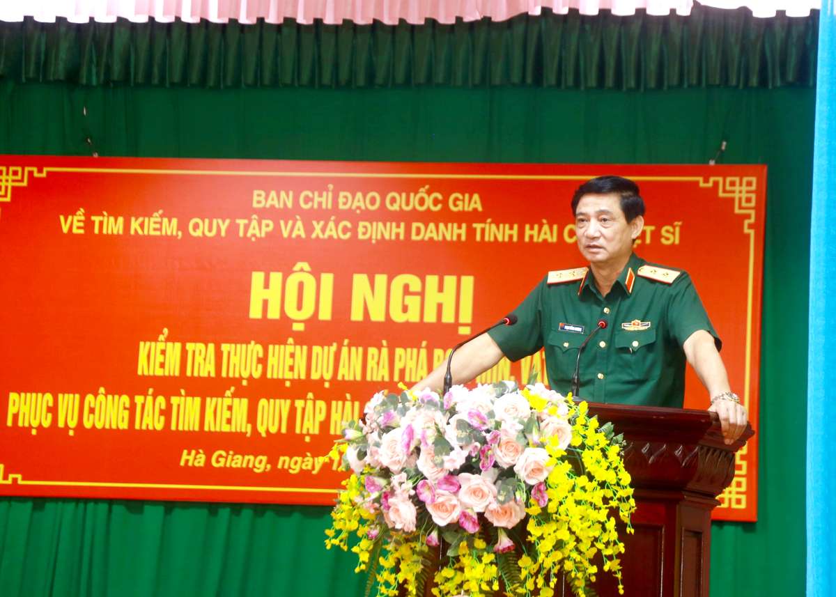 ឧត្តមសេនីយ៍ឯក Pham Hong Chuong មេបញ្ជាការយោធភូមិភាគទី២ ថ្លែងក្នុងសន្និសីទ។